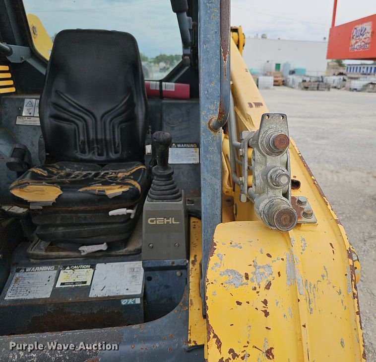 image for item DP6437 2010 Gehl CTL75 tracked skid steer loader