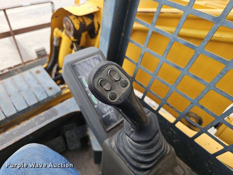 image for item DP6437 2010 Gehl CTL75 tracked skid steer loader