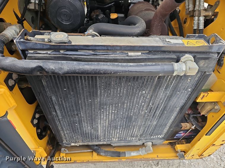 image for item DP6437 2010 Gehl CTL75 tracked skid steer loader