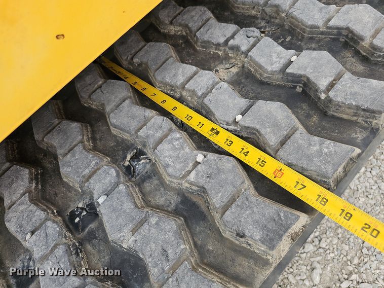 image for item DP6437 2010 Gehl CTL75 tracked skid steer loader