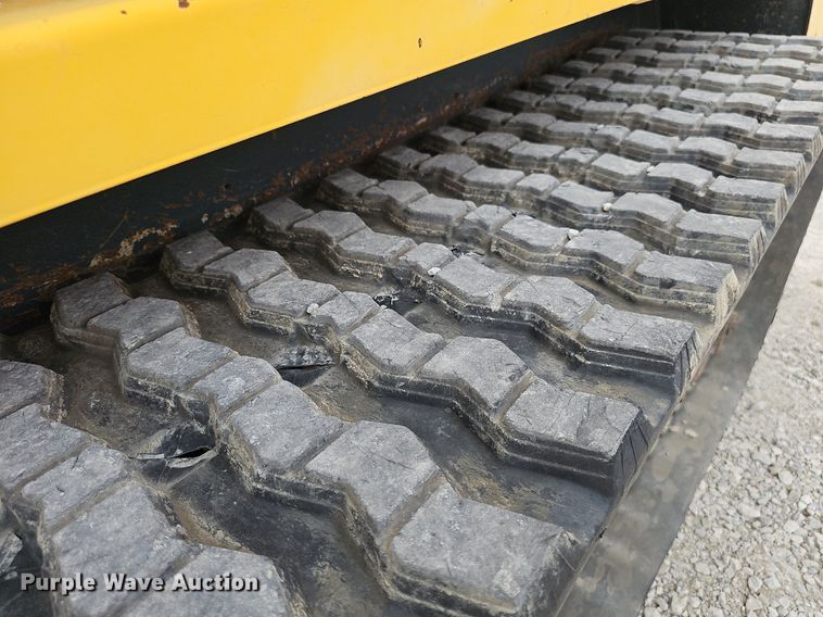 image for item DP6437 2010 Gehl CTL75 tracked skid steer loader