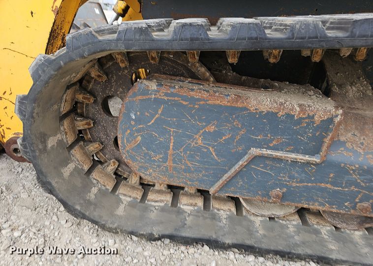 image for item DP6437 2010 Gehl CTL75 tracked skid steer loader