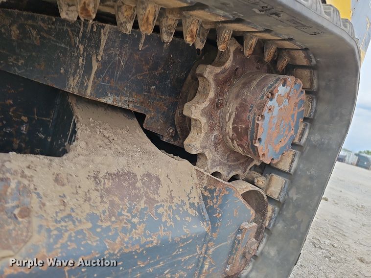 image for item DP6437 2010 Gehl CTL75 tracked skid steer loader