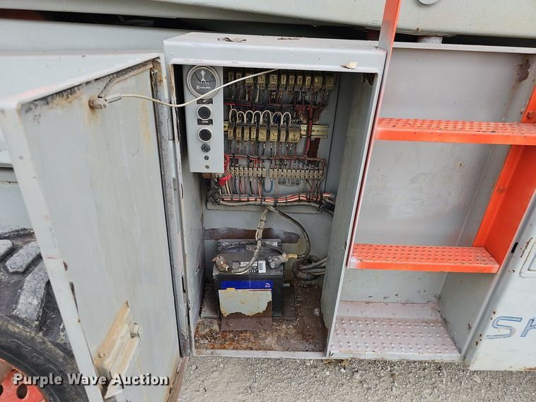 image for item DP6439 1996 Skyjack SJ8841 scissor lift