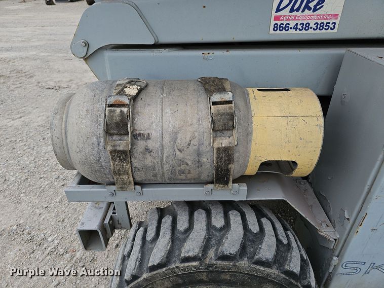 image for item DP6439 1996 Skyjack SJ8841 scissor lift