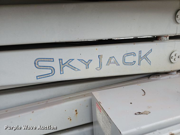 image for item DP6439 1996 Skyjack SJ8841 scissor lift