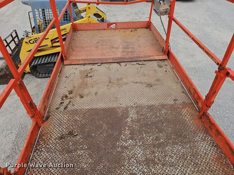 image for item DP6439 1996 Skyjack SJ8841 scissor lift