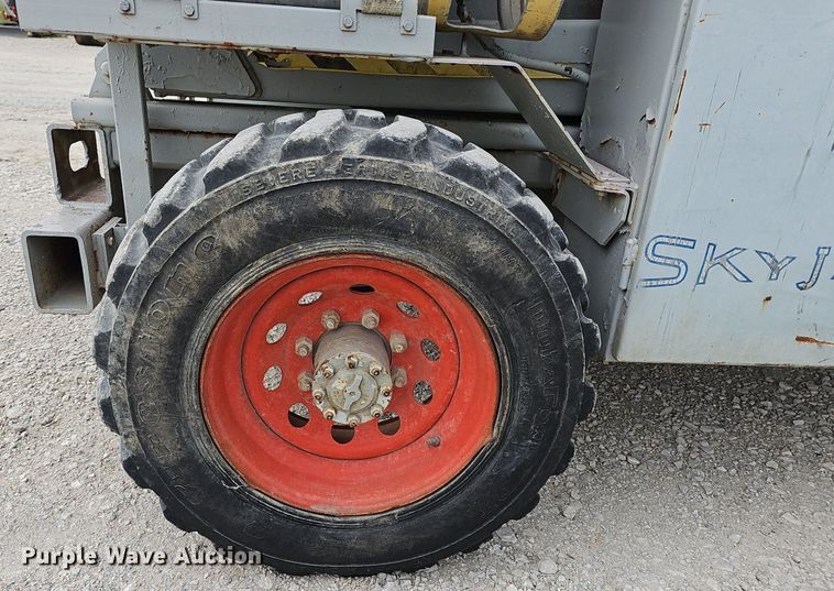 image for item DP6439 1996 Skyjack SJ8841 scissor lift