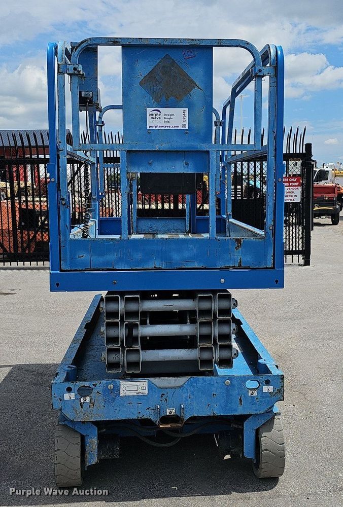 image for item DP6449 2011 Genie GS-2646 scissor lift