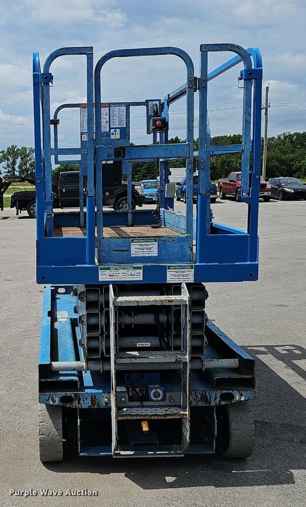image for item DP6449 2011 Genie GS-2646 scissor lift