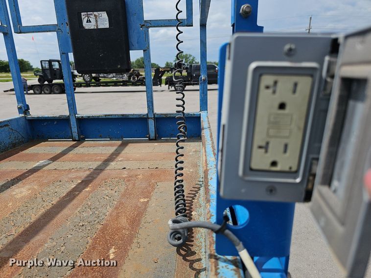 image for item DP6449 2011 Genie GS-2646 scissor lift