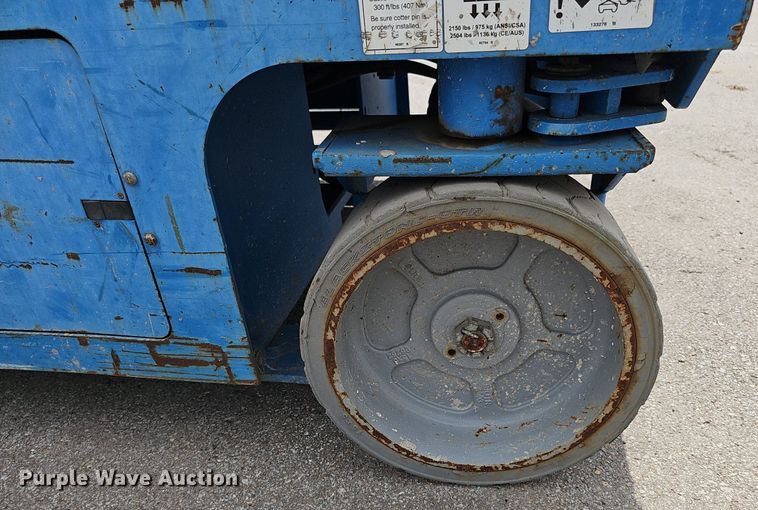 image for item DP6449 2011 Genie GS-2646 scissor lift