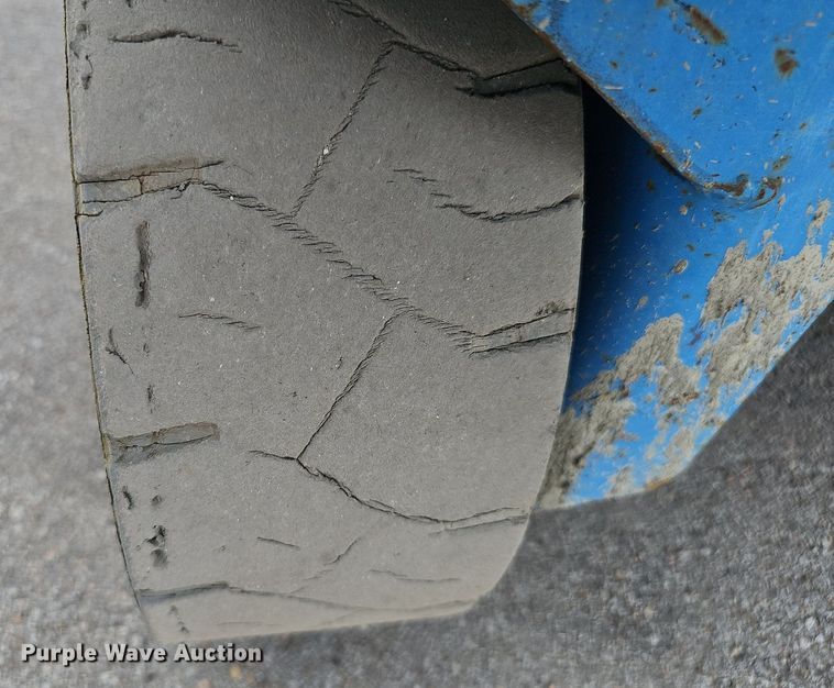 image for item DP6449 2011 Genie GS-2646 scissor lift