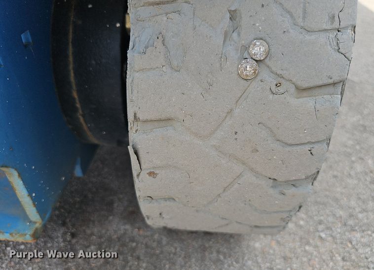 image for item DP6449 2011 Genie GS-2646 scissor lift