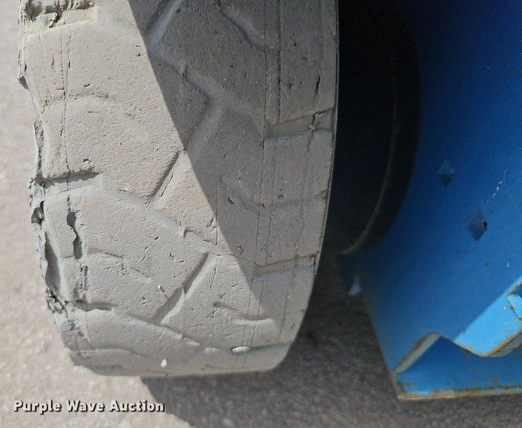 image for item DP6449 2011 Genie GS-2646 scissor lift