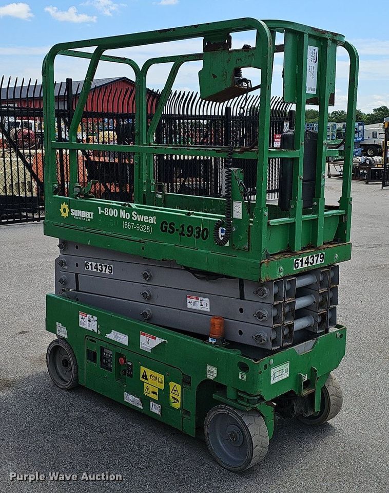image for item DP6450 Genie GS-1930 scissor lift
