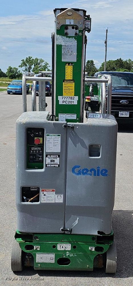 image for item DP6451 2015 Genie Runabout GR20 vertical lift