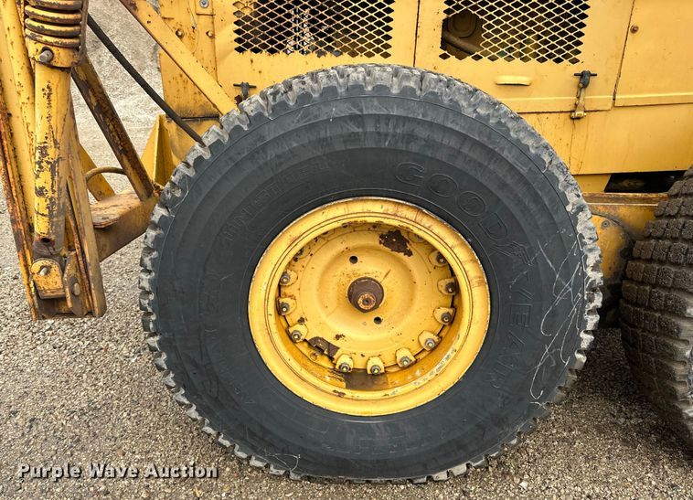 image for item DP8375 1984 Champion 740A VHP motor grader