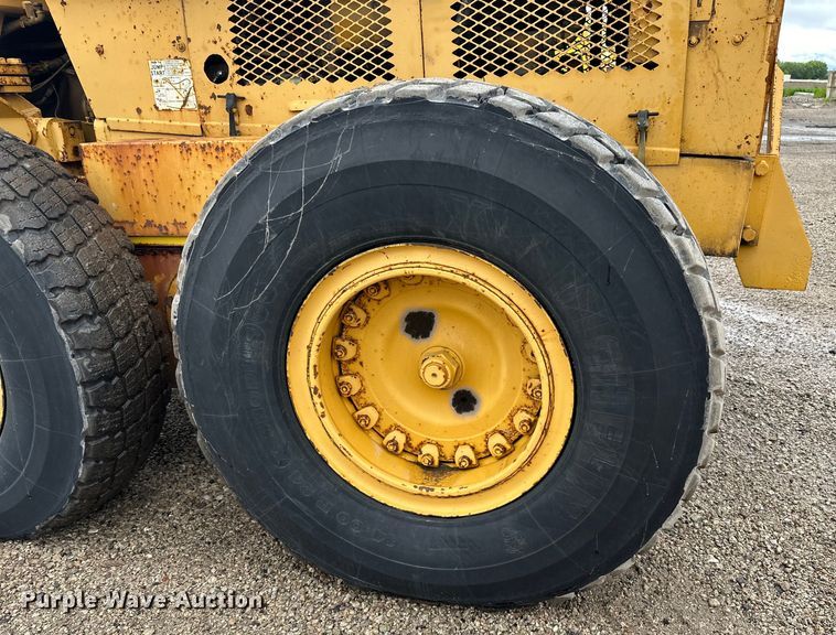 image for item DP8375 1984 Champion 740A VHP motor grader