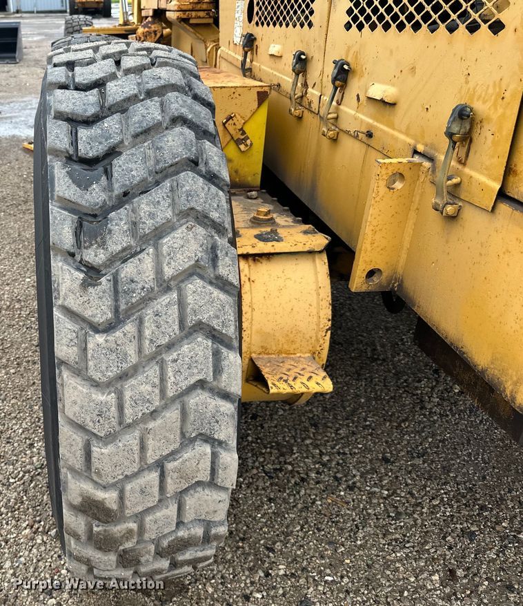 image for item DP8375 1984 Champion 740A VHP motor grader