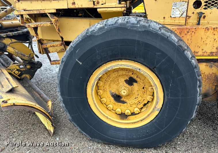 image for item DP8375 1984 Champion 740A VHP motor grader