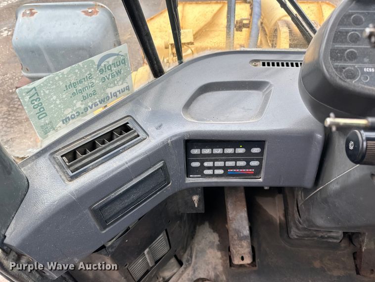 image for item DP8377 1999 Komatsu  WA320-3MC wheel loader