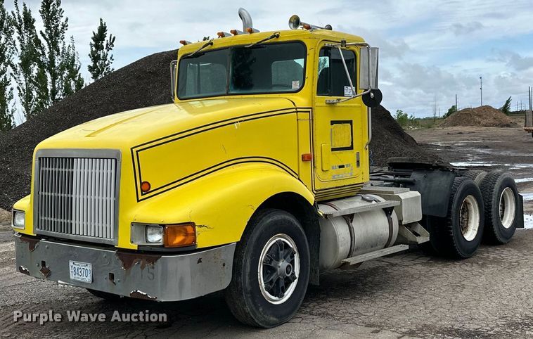 image for item DP8380 1990 International  9400 semi truck