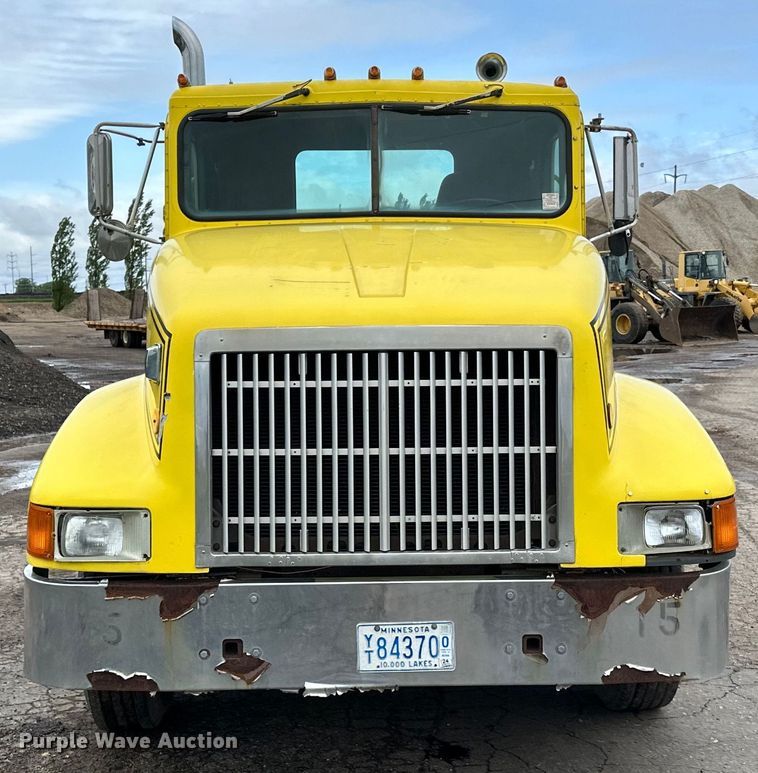 image for item DP8380 1990 International  9400 semi truck