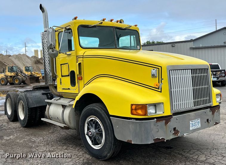 image for item DP8380 1990 International  9400 semi truck