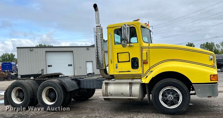 image for item DP8380 1990 International  9400 semi truck