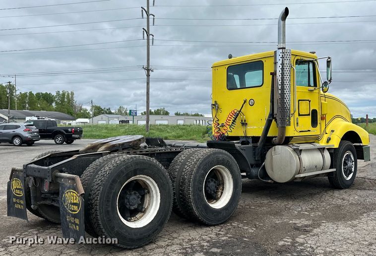 image for item DP8380 1990 International  9400 semi truck