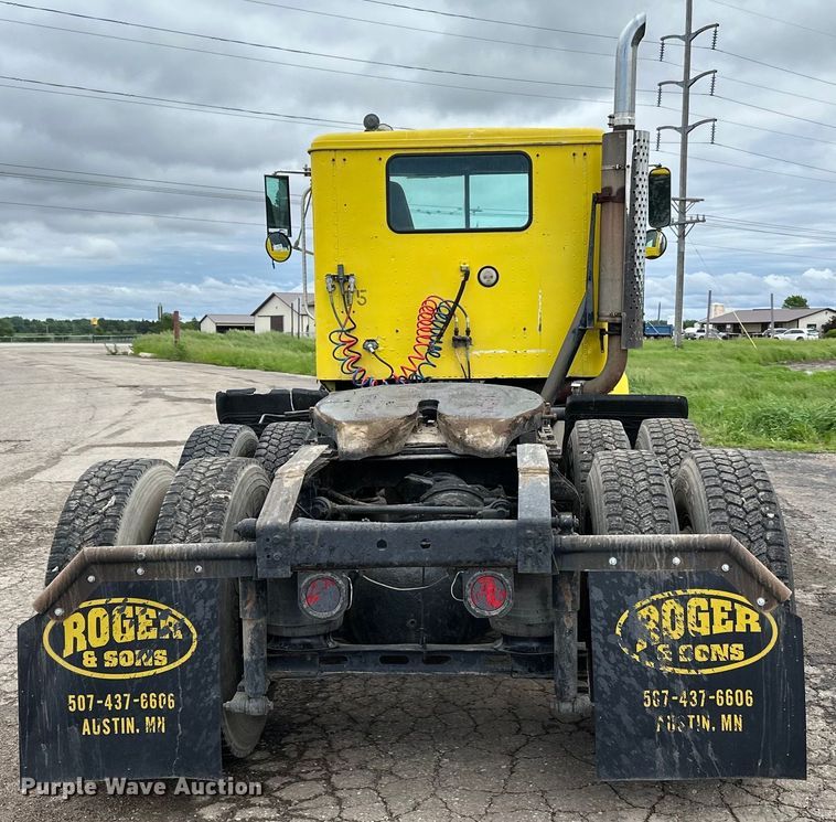 image for item DP8380 1990 International  9400 semi truck