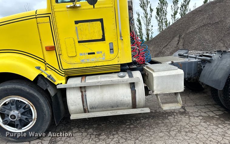 image for item DP8380 1990 International  9400 semi truck