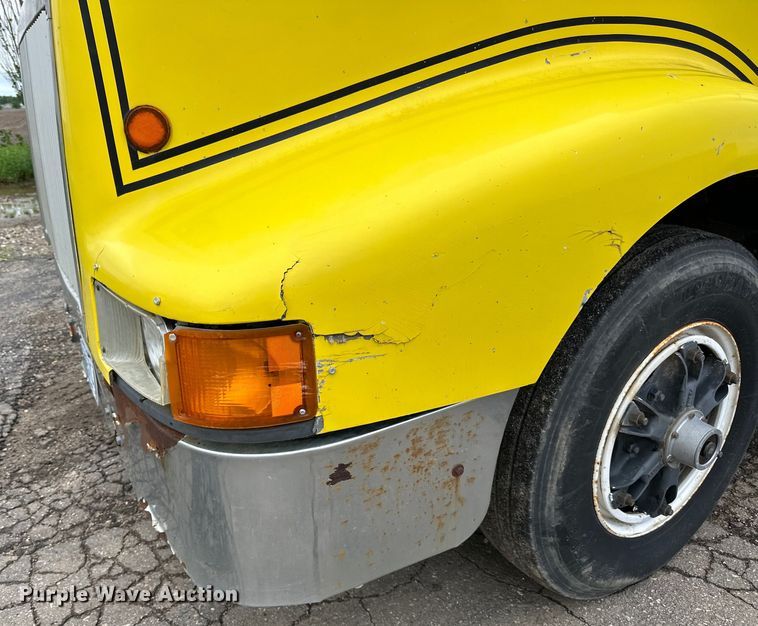 image for item DP8380 1990 International  9400 semi truck