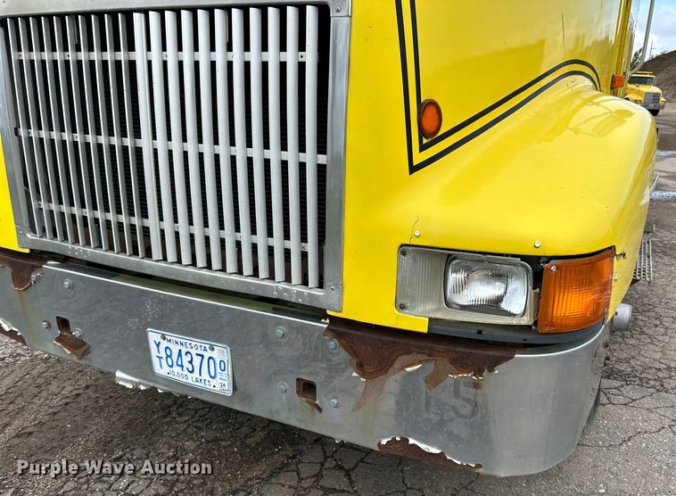 image for item DP8380 1990 International  9400 semi truck