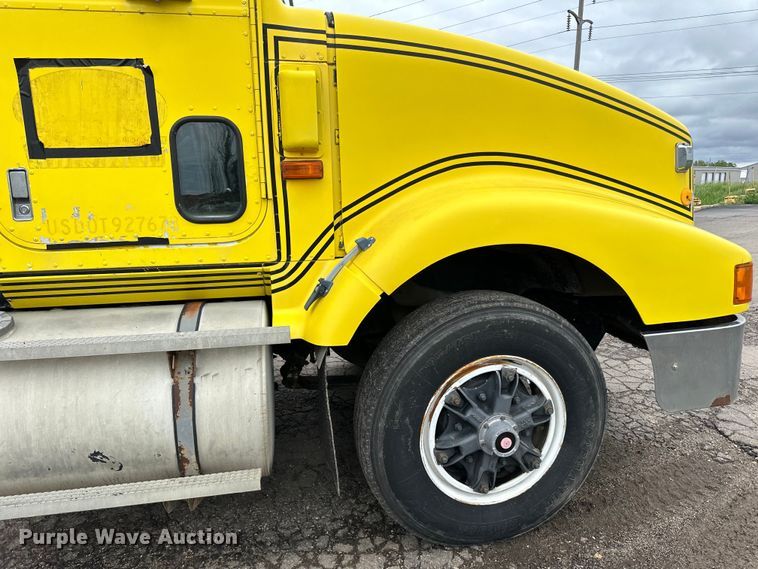 image for item DP8380 1990 International  9400 semi truck