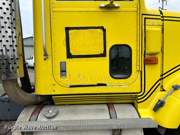 image for item DP8380 1990 International  9400 semi truck