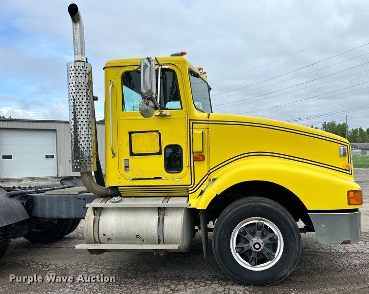 image for item DP8380 1990 International  9400 semi truck