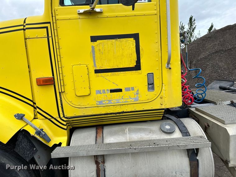 image for item DP8380 1990 International  9400 semi truck