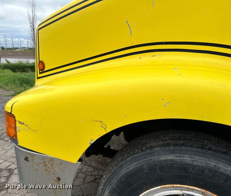 image for item DP8380 1990 International  9400 semi truck