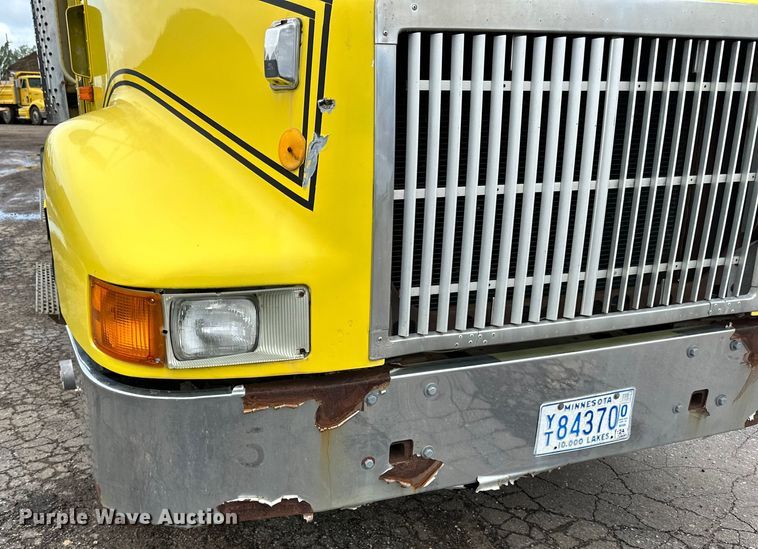 image for item DP8380 1990 International  9400 semi truck