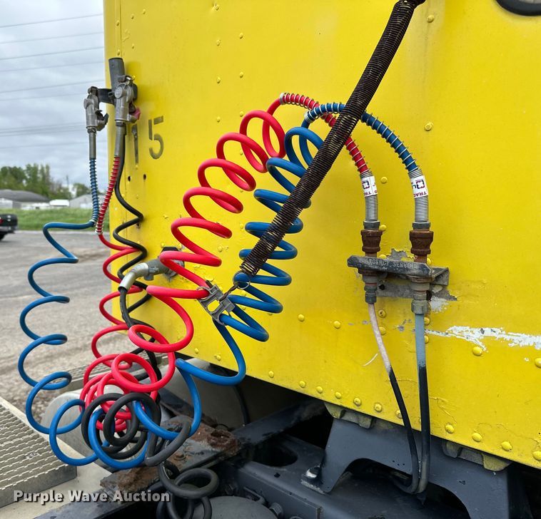 image for item DP8380 1990 International  9400 semi truck