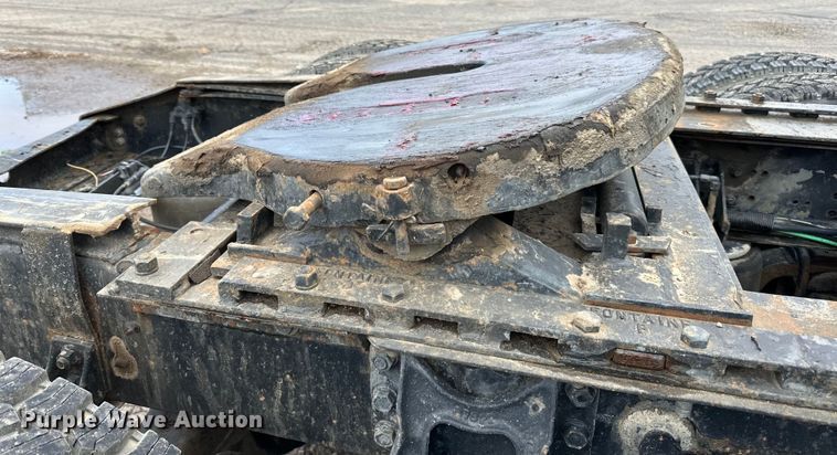 image for item DP8380 1990 International  9400 semi truck