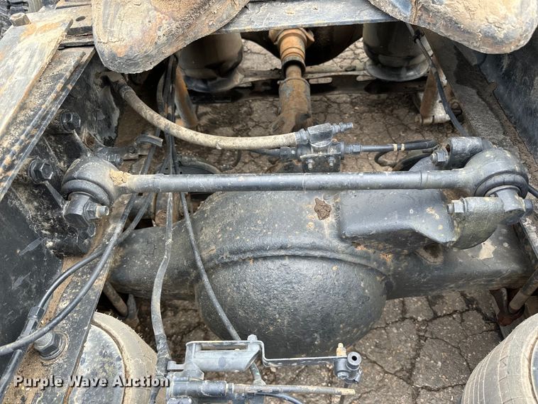 image for item DP8380 1990 International  9400 semi truck