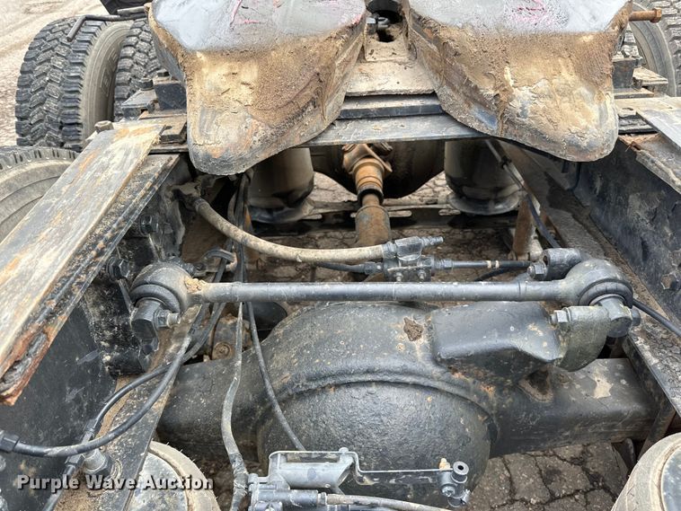 image for item DP8380 1990 International  9400 semi truck