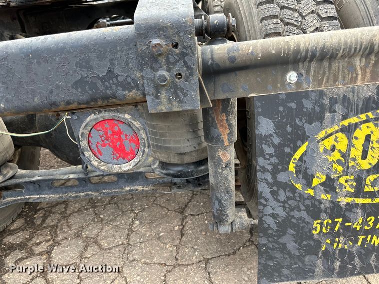 image for item DP8380 1990 International  9400 semi truck