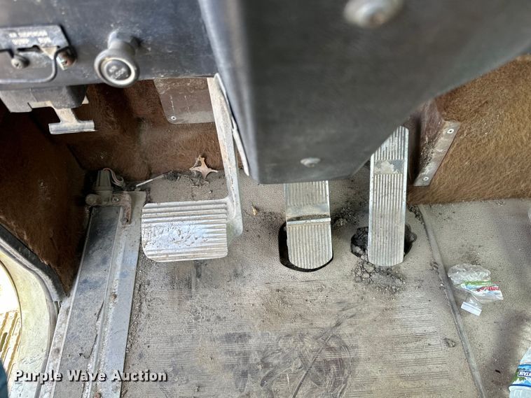 image for item DP8380 1990 International  9400 semi truck