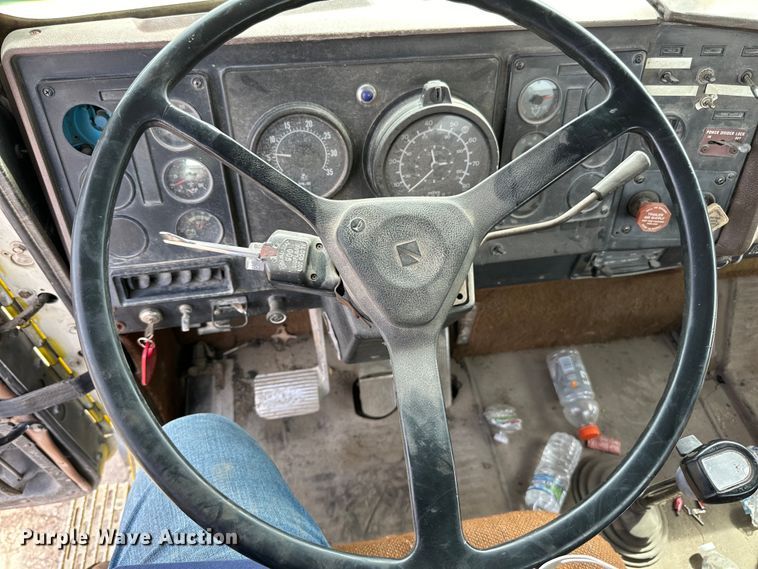 image for item DP8380 1990 International  9400 semi truck