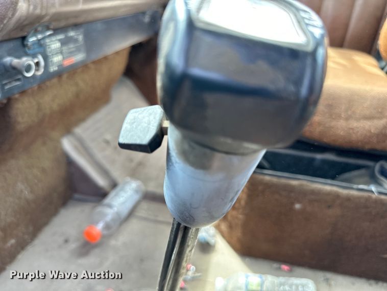 image for item DP8380 1990 International  9400 semi truck