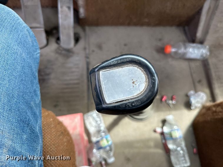 image for item DP8380 1990 International  9400 semi truck